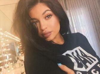 Related Keywords Suggestions For Kylie Jenner Selfies