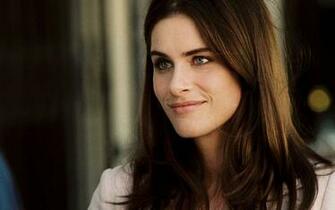 Amanda Peet HD Wallpaper Background Image