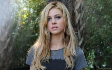 Nicola Peltz Wallpaper Broken Panda