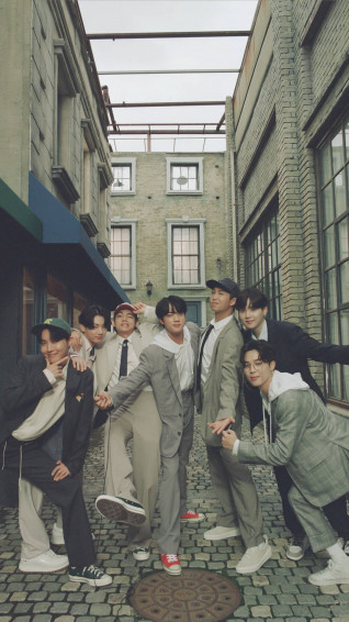 Gray Aesthetic Lockscreen Bts Group Wallpaper