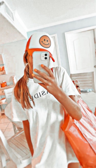 Cute Preppy Girl Pfp In Wallpaper