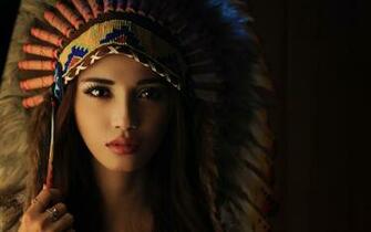 Lovely Girl Headdress Feathers Wallpaper