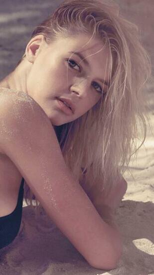 Hot Kelly Rohrbach In Beach Resolution