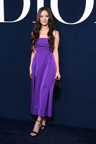 Blackpink S Jisoo Attends Dior Show With A Striking Colour Choice
