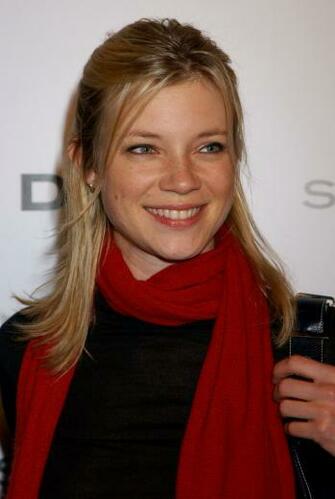 HD Amy Smart Hot Wallpaper