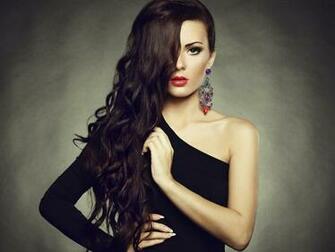 Makeup Fashion Girl Red Lips Long Hair Earrings