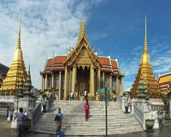Grand Palace Bangkok Thailand Wallpaper13