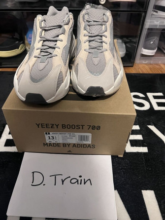 Brand New Adidas Yeezy Boost V2 Cream Size