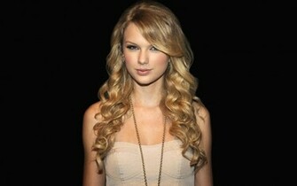 Lovley Taylor Wallpaper Swift