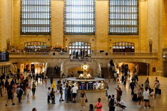 Dark Interiors Of Grand Central Terminal Wallpaper