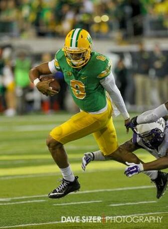 Marcus Mariota Tries To Escape From Hau Oli Kikaha