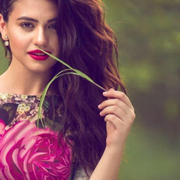 Zara Noor Abbas Added A New Photo