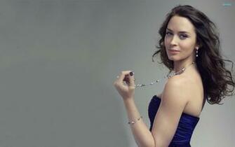 Emily Blunt Hot HD Wallpaper