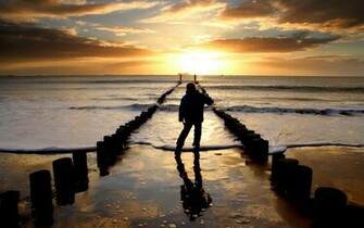 Lonely Child On Sea Shore At Sunset Cry HD Wallpaper The
