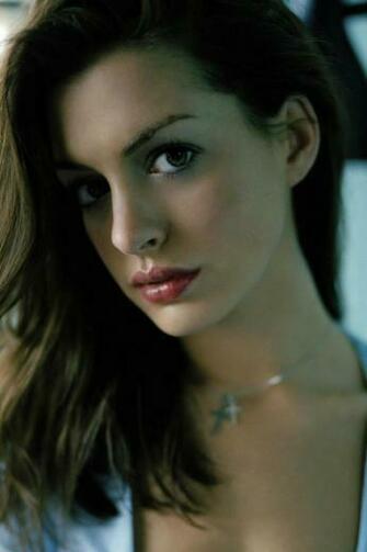 Anne Hathaway iPhone Wallpaper