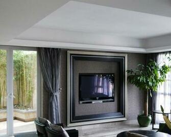 Box Shaped Tv Wall In Living Room 3d House Pictures