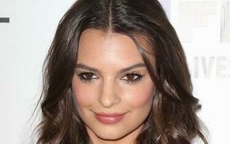 Emily Ratajkowski Wallpaper