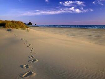 High Resolution Footsteps On Beach Wallpaper In Nature Scenery Desktop