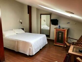 Microtel Placentinos Salamanca Spain Booking