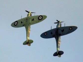Deux Spitfires Wallpaper