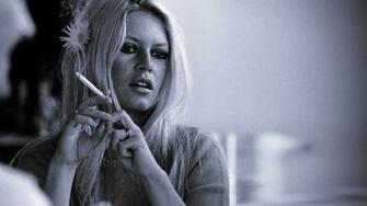 HD Classic Wallpaper Smoking Girls Photo