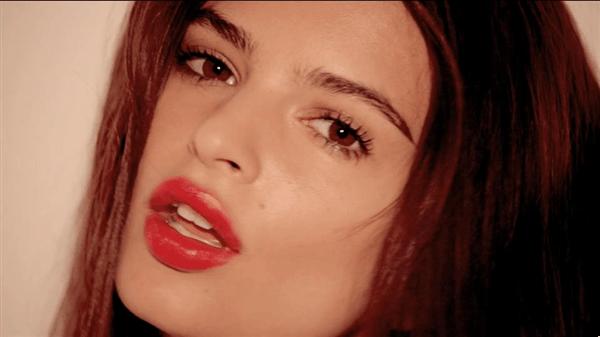 Emily Ratajkowski Vimeo Wallpaper