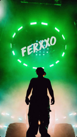Feid Concert Silhouette Green Lights A4nnggethvuonraa Wallpaper
