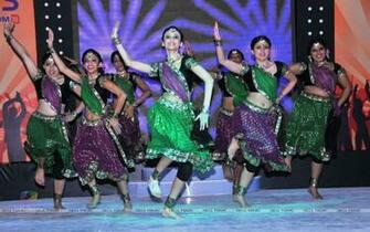 Participants Kruti Dance Group From Usa Wallpaper Size