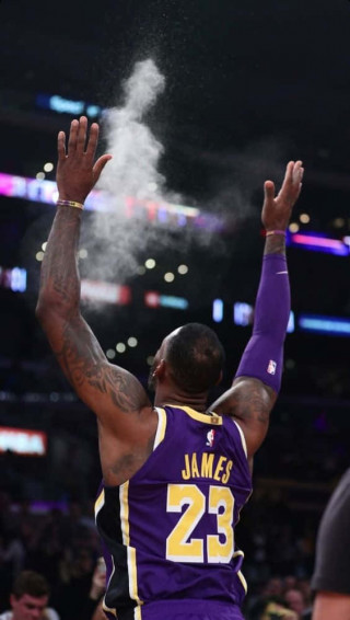 King Lebron James Wallpaper