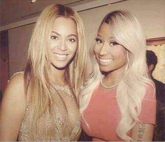 Wallpaper Nicki Minaj Vs Beyonce