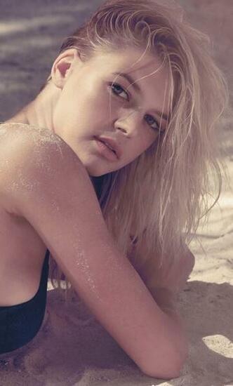 Hot Kelly Rohrbach In Beach Resolution