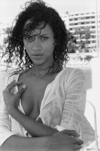 Pin Noemie Lenoir Wallpaper