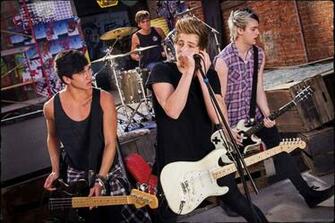 5sos Family Image She Looks So Perfect Wallpaper Photos