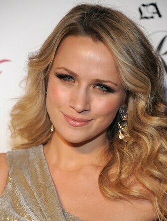 Shantel Vansanten Wallpaper Background Image