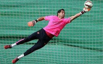 Claudio Bravo Ser A El Portero Titular De Barcelona En