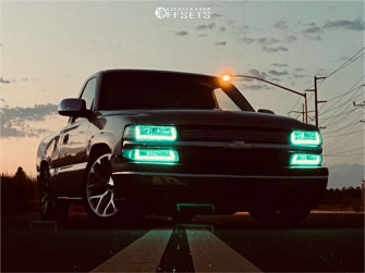 Chevrolet Silverado With Wheel Replicas V1182