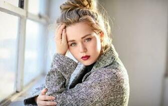 Wallpaper Look Girl Makeup Coat Young Brec Bassinger Image