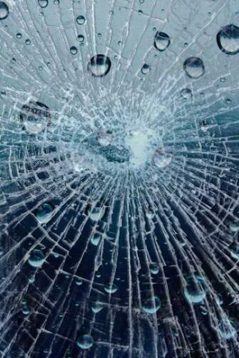 iPhone Cracked Screen Wallpaper