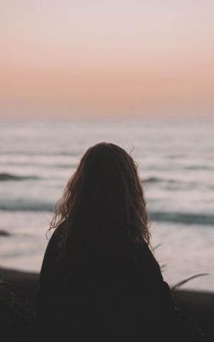 Wallpaper Alone Girl Silhouette Beach Dark HD