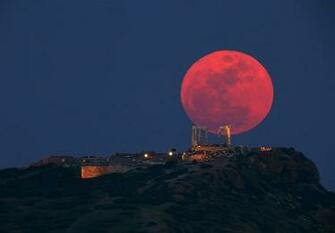 Red Moon