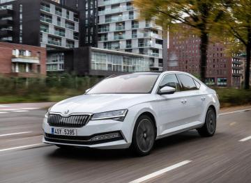 Skoda Superb Iv Plug In Hybrid Front Three Quarter Wallpaper