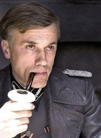Lovella Licznar Christoph Waltz Background