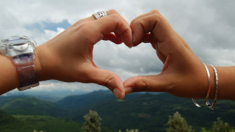 Couple Hands Of Love Wallpaper