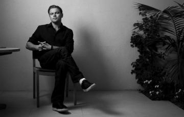 Wallpaper Actor Sitting Leonardo Dicaprio