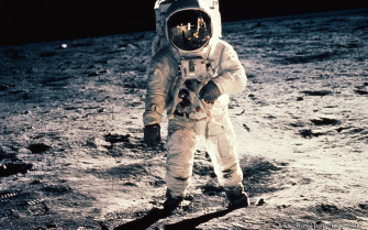 Wallpaper Astronaut On The Moon