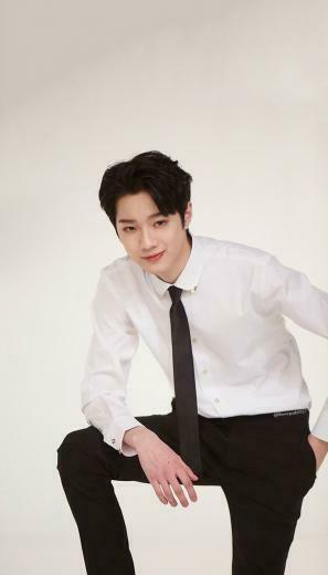 Wanna One X Shinan Bank Lai Guan Lin Wallpaper
