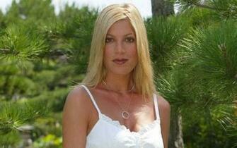Tori Spelling Wallpaper Celebrities