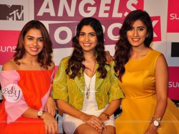 Wallpaper Akasa Singh Shalmali Kholgade And Anusha Mani At