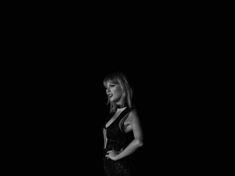 Black And White Taylor Swift Wallpaper
