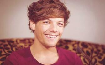 Louis Tomlinson Smile Wallpaper